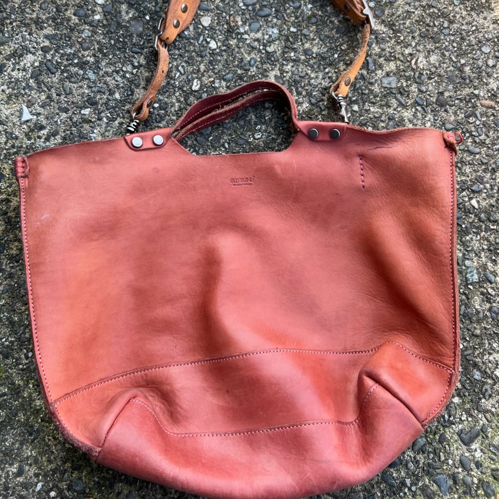 Stylish Leather Shoulder Bag - Rust